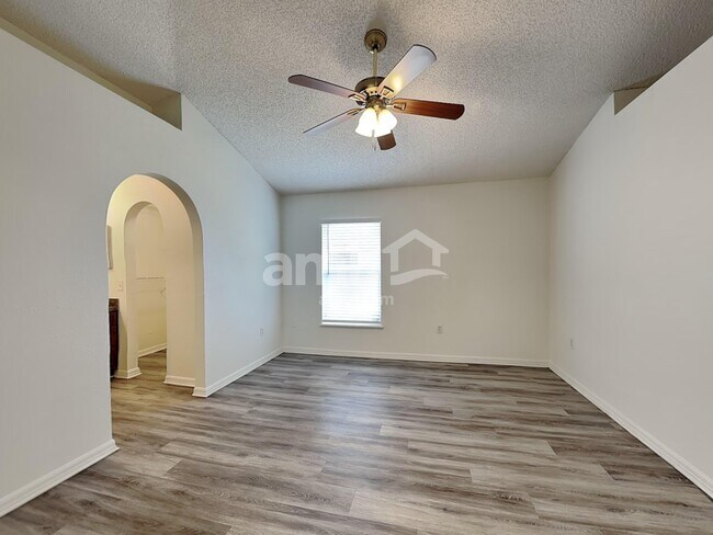 Building Photo - 3627 Gilmore Heights Rd N