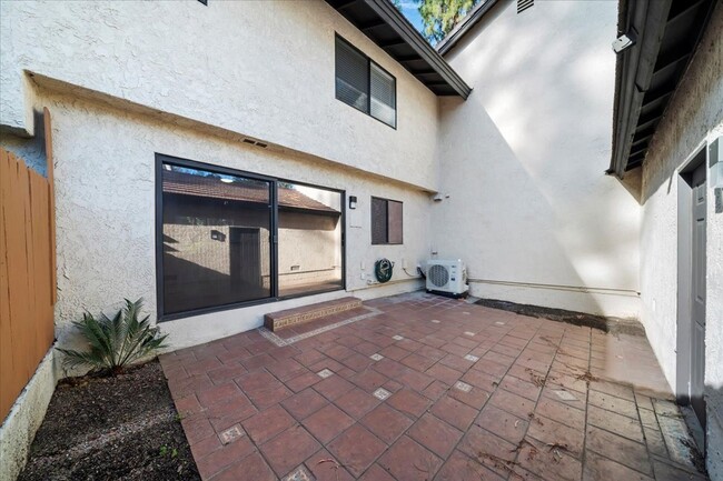 Building Photo - Canyon Crest Beauty***MOVE IN READY***