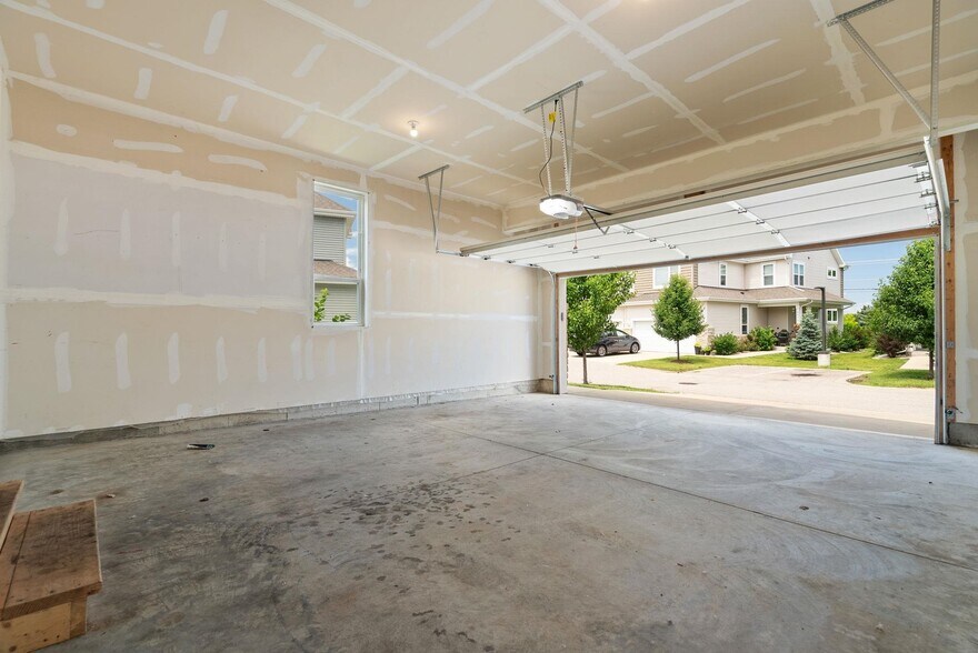 Building Photo - 4995 Marsh Rd
