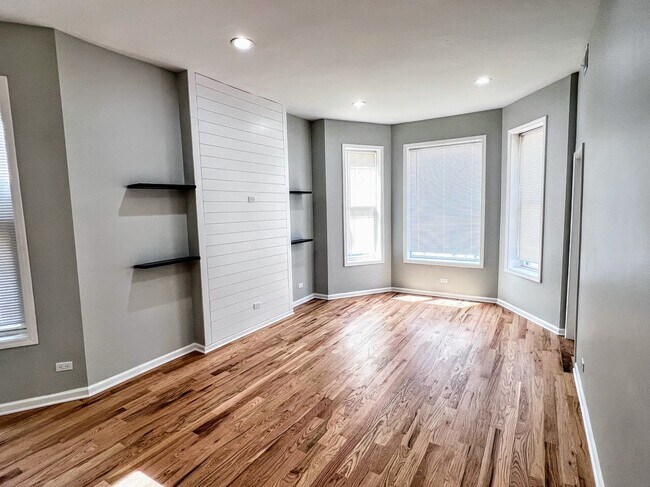 Building Photo - 1227 S Springfield Ave