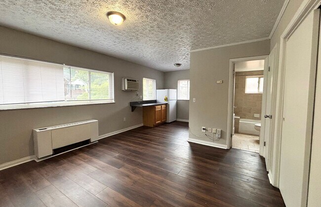 Primary Photo - 555 Lowell Ave