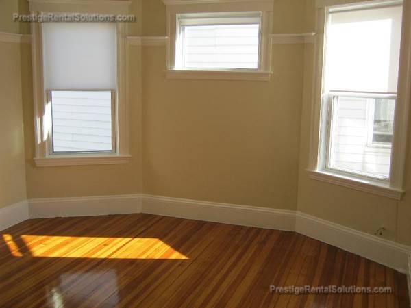 Building Photo - 21 Roseclair St