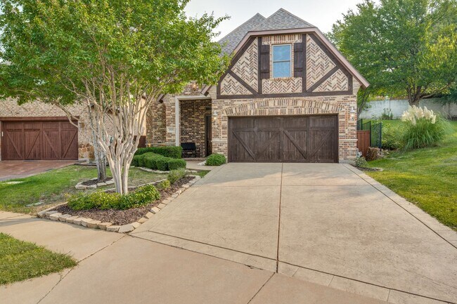 Building Photo - 4046 E Hill Dr