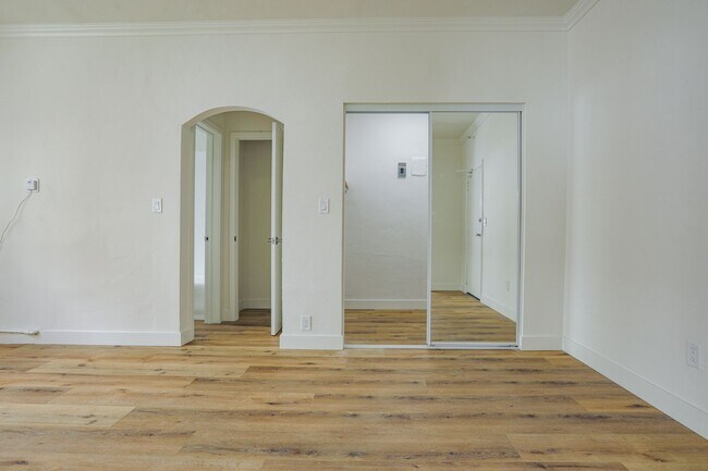 Building Photo - Bright & Inviting 1-Bedroom Apartment