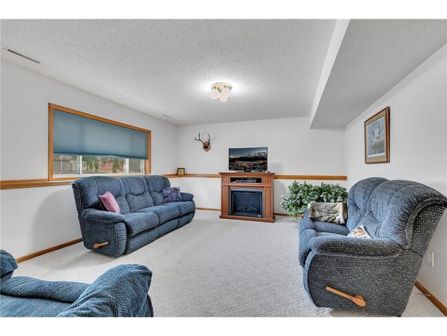 Building Photo - 304 7th Ave S