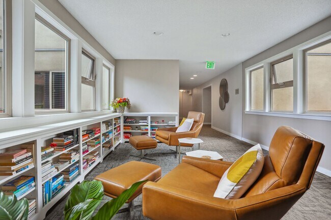 Building Photo - 1bd/1ba Seattle Condo