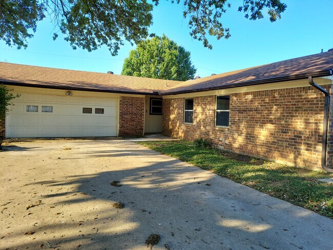 Primary Photo - 111 Gregory Dr