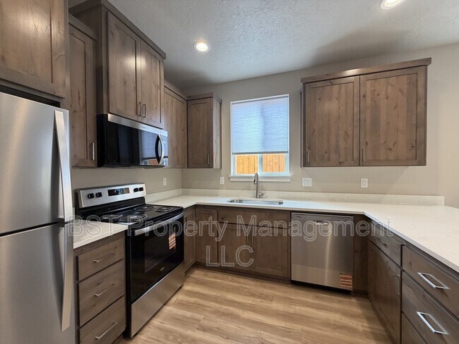 Building Photo - 4025 Filbert Ave NE