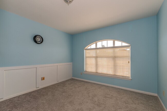 Building Photo - 1133 Green Meadow St