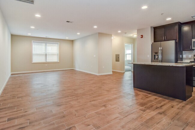 Building Photo - 744 Westfield Ave