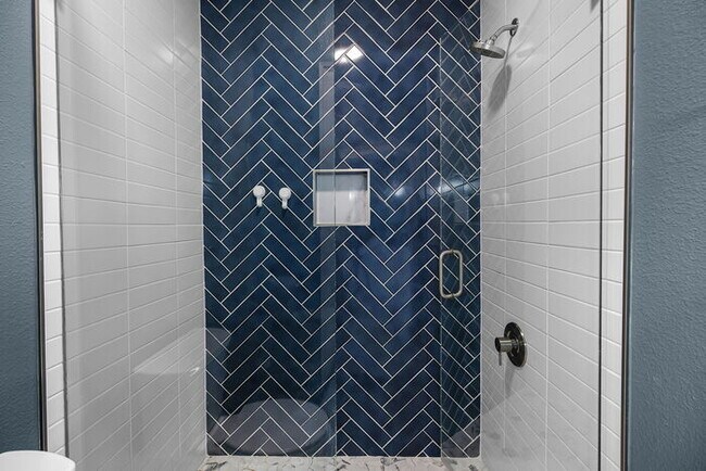 Building Photo - Fully Remodeled 5/4 Art Deco-Inspired Home...