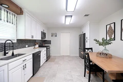 Building Photo - 152 Bayou Vista Dr