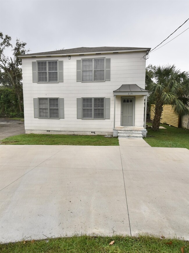 Primary Photo - 219 E 6th Ave