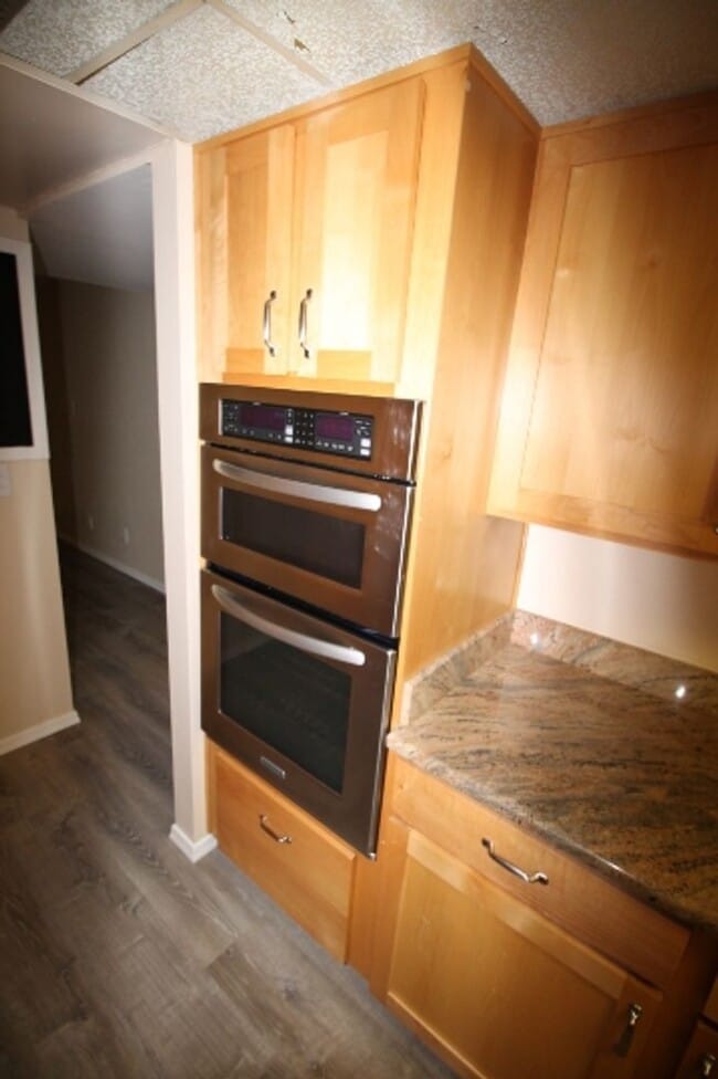 Building Photo - Beautiful Eastside Home