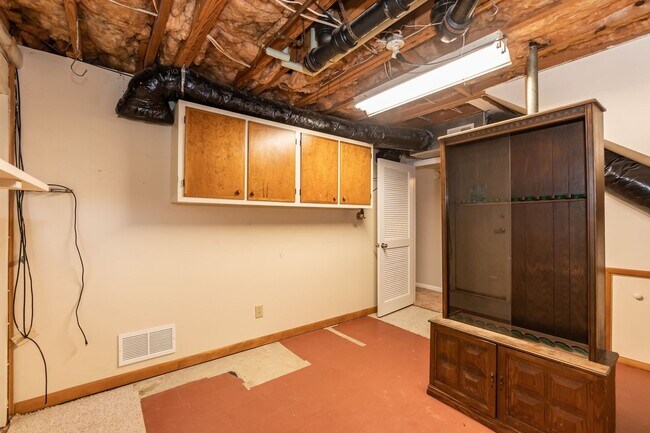 Building Photo - Beautiful Large Home in the Heart of Raleigh!