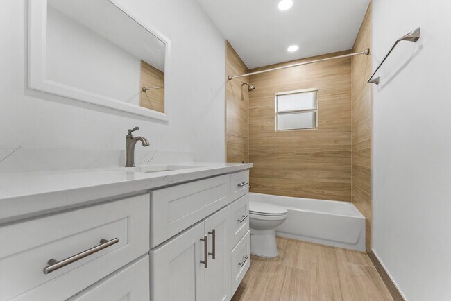 Building Photo - 632 Allen Ave
