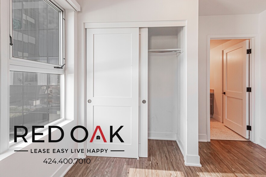 Building Photo - 1168 S Barrington Ave