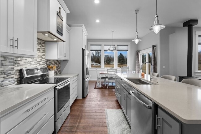 Building Photo - 1015 Riparian Dr