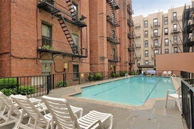 Building Photo - 1115 Willow Ave