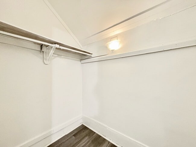Building Photo - 533 Broadway St