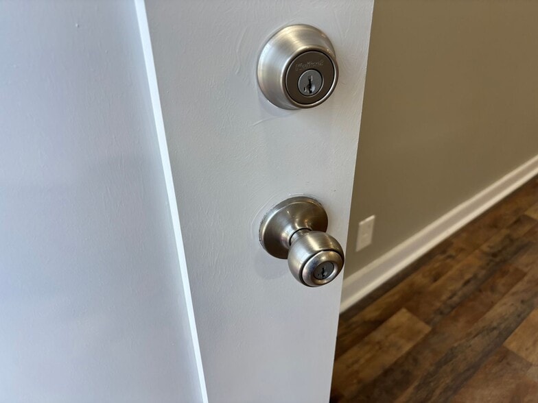 Building Photo - 3546 Debby Dr