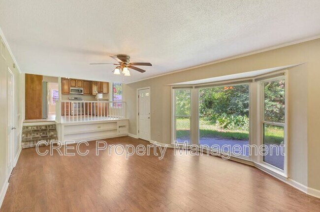 Building Photo - 2327 W Palmer Dr