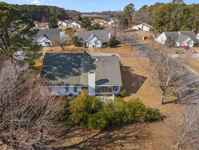 Building Photo - Charming Duplex in Dunn
