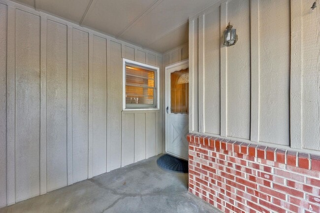 Building Photo - Coming available in February!