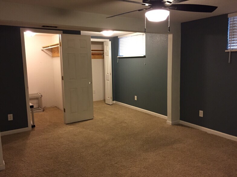Master bedroom with two closets (downstairs) - 4660 Perry St