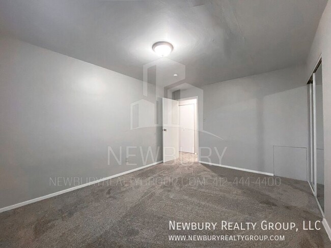 Building Photo - Welcome to Your New Home in the Westwood/O...