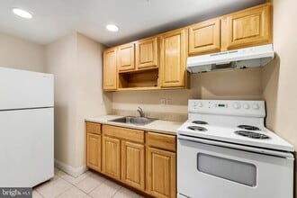 Building Photo - 1933 Christian St