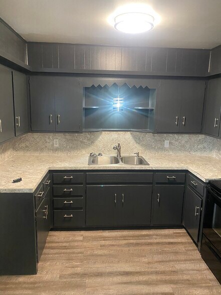 Building Photo - 1210 46th Pl