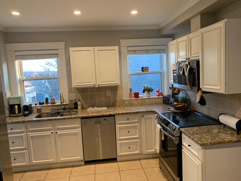 Building Photo - 21 Edmands St