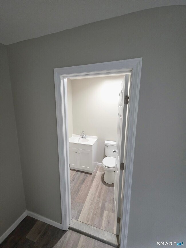 Building Photo - 9 Peggy Ln