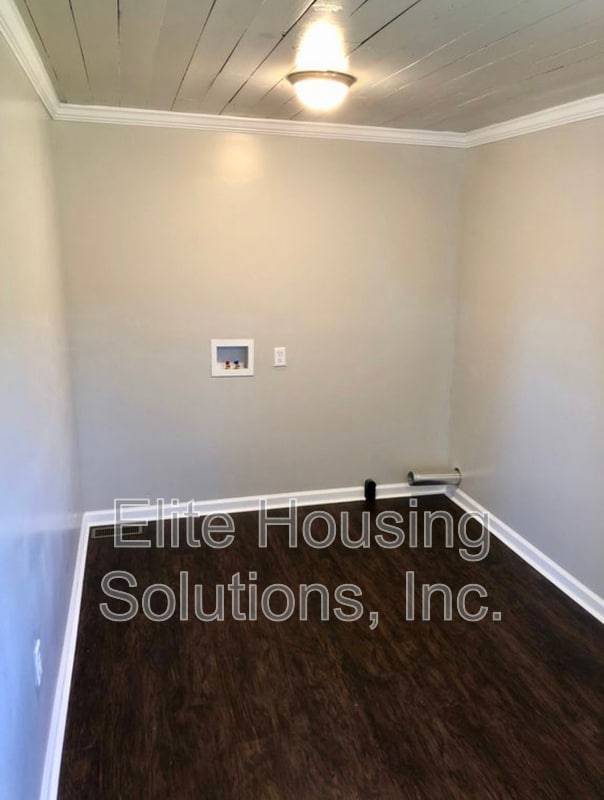 Building Photo - 4672 W Lee Hwy