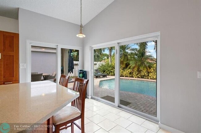Building Photo - 611 Royal Palm Way