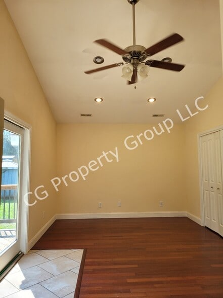 Master Bedroom - 1417 S Eastman Rd