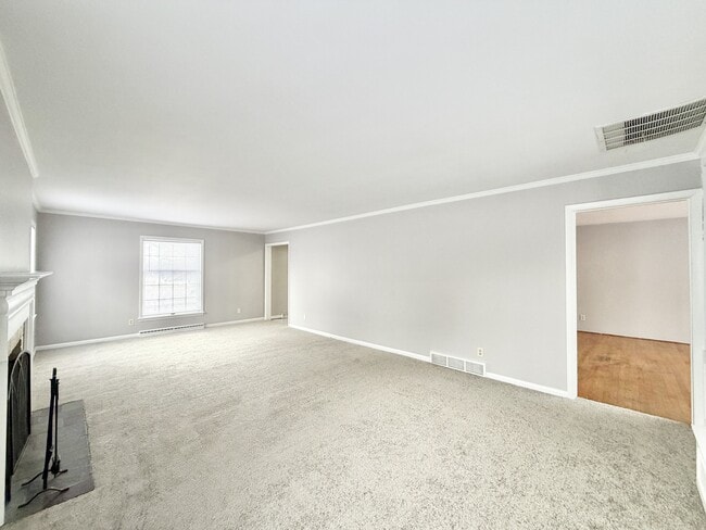 Building Photo - 2431 Blarney Stone Dr