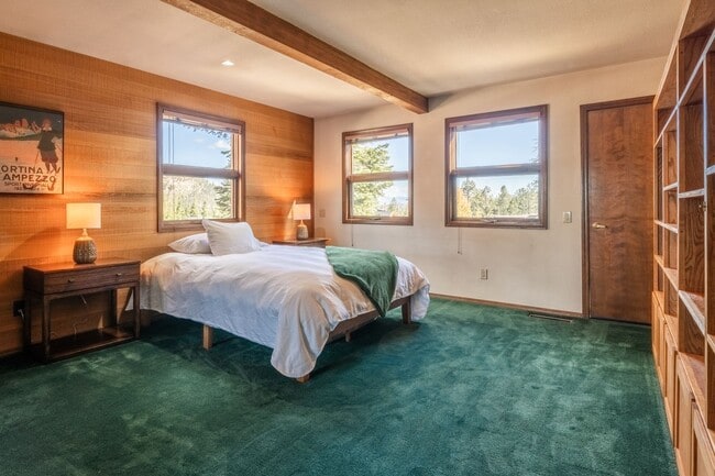 Building Photo - 283 Monterey Pine Rd