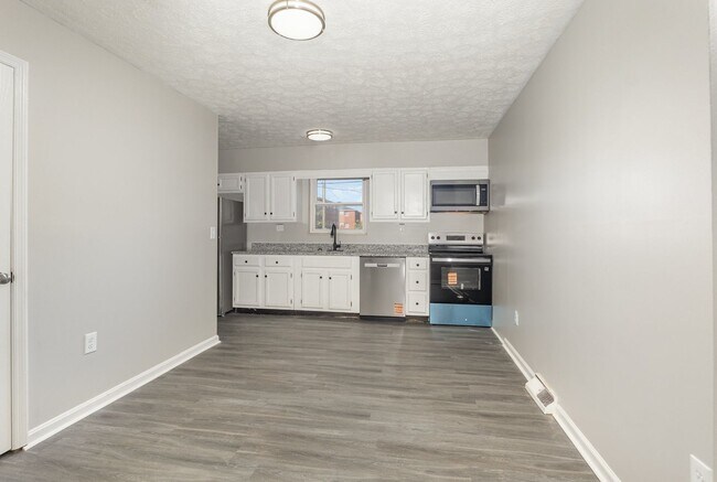 Building Photo - 4600-4606 Glenway Ave