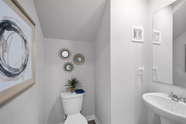 Building Photo - 322 Juniper Dr