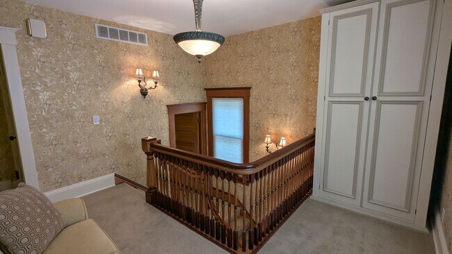Building Photo - Welcome to this fully furnished 3-bedroom, 1.5-bath home in Massillon