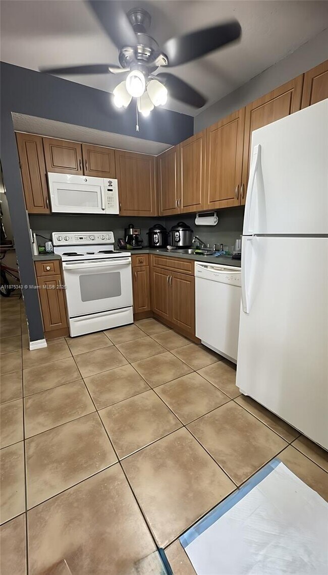 Building Photo - 6656 SW 116th Ct
