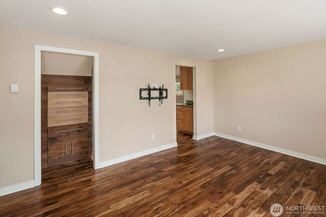 Building Photo - 4Bd/1.5Ba Kirkland House