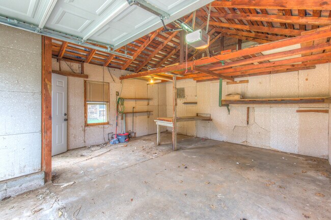 Building Photo - 1304 S Oswego Ave