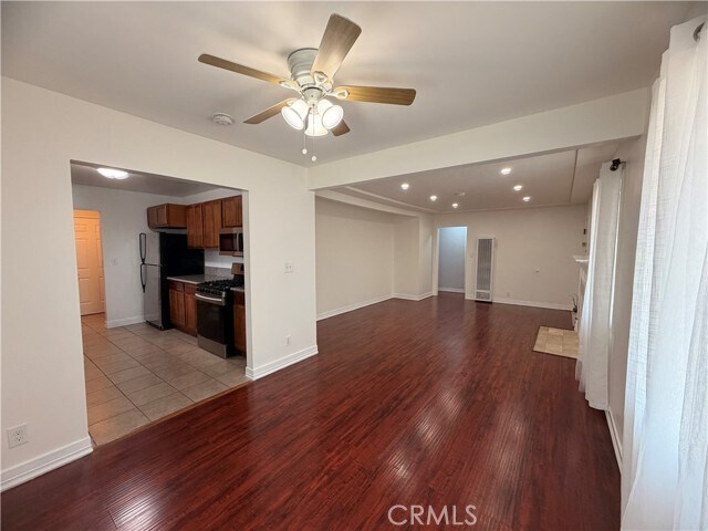 Building Photo - 10202 S Doty Ave