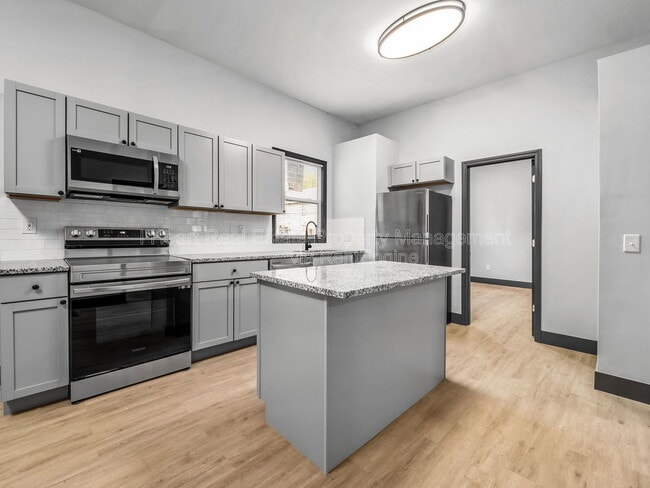 Building Photo - 306 Martin Ave