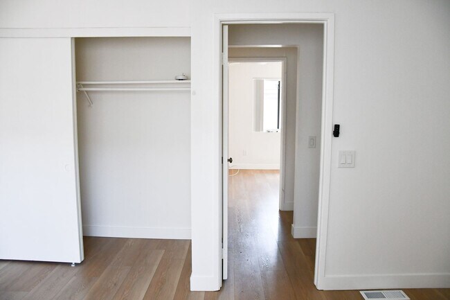 Building Photo - Valencia (994)