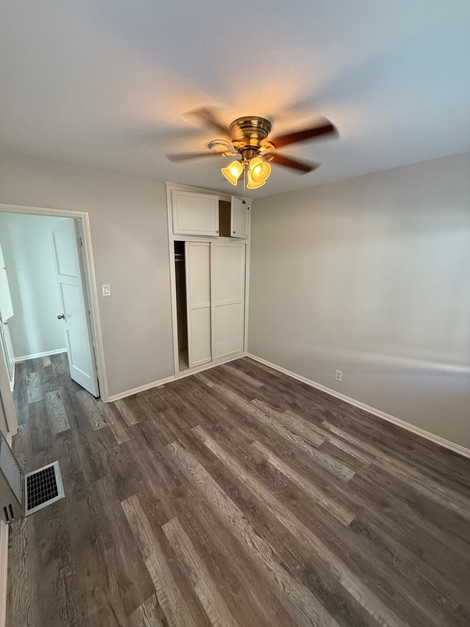 Building Photo - 1009 E Garfield Ave