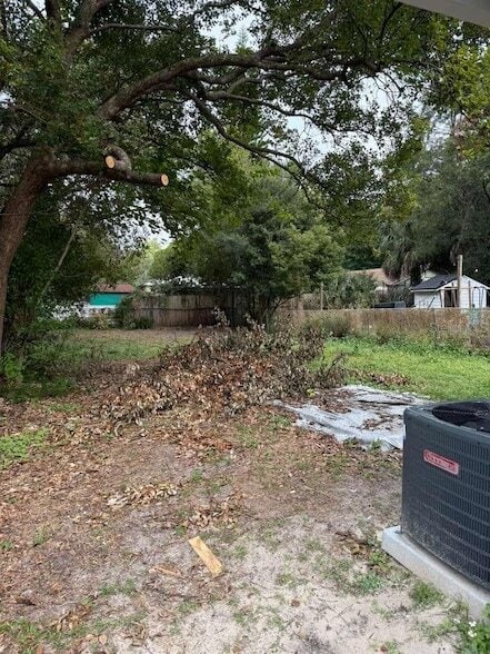 Building Photo - 5793 Oleander Dr